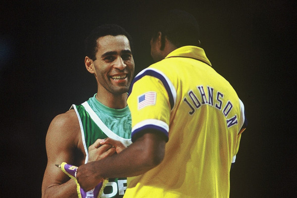 Richard Dacoury et Magic Johnson lors du tournoi Open Mcdonald en 1991.