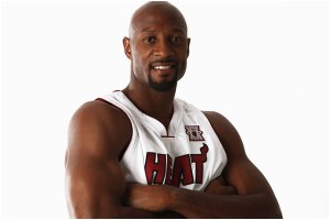 Alonzo Mourning, ancien pivot du Miami Heat, est un des joueurs marquants de la NBA pour Frédéric Schweickert. (c) nba.com/heat