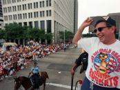 Rudy T célèbre son deuxième titre de champion avec Houston (c) Houstonchronicle.com