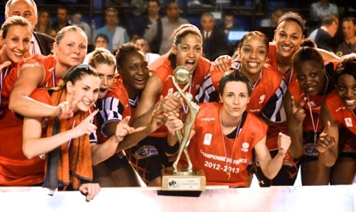 Celine Dumerc championne de France 2013 avec les Tango de Bourges (c) caps9.net