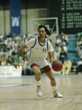 Herve Dubuisson avec le maillot de l'équipe de France (c) FFBB