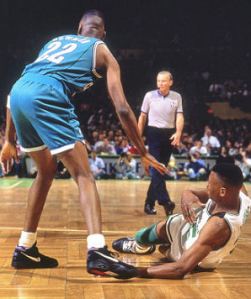 reggie-lewis_on_the_floor