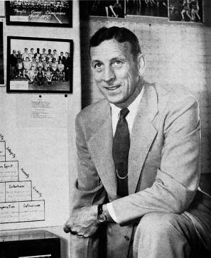 800px-John_Wooden_-_Southern_Campus_1960