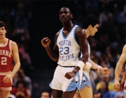 Jordan - North Carolina serrant le poing (c)lostletterman com