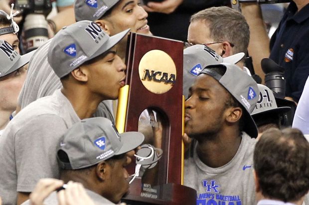 Anthony Davis et ses coéquipiers de Kentucky - champion NCAA 2012 (c) AP - Bill Haber