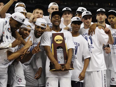 Kemba Walker vainqueur du tournoi NCAA 2011 avec ses coéquipiers de Connecticut (c) USA Today - Robert Deutsch