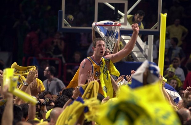 Nate Huffman et le Maccabi vainqueur de la Suproligue en 2001 (c) Photo Bardou