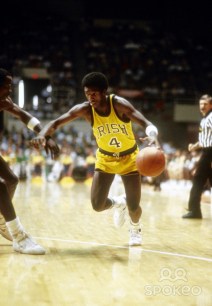 Il devient 4ème scoreur all-time de Notre-Dame