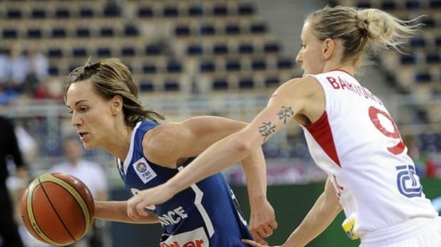 Céline Dumerc en action face à la République Tchèque à l'Euro 2011 (c) AFP