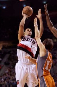 Brandon Roy attaque le panier contre Phoenix le 18 décembre 2008 (c) Bruce Ely-The Oregonian
