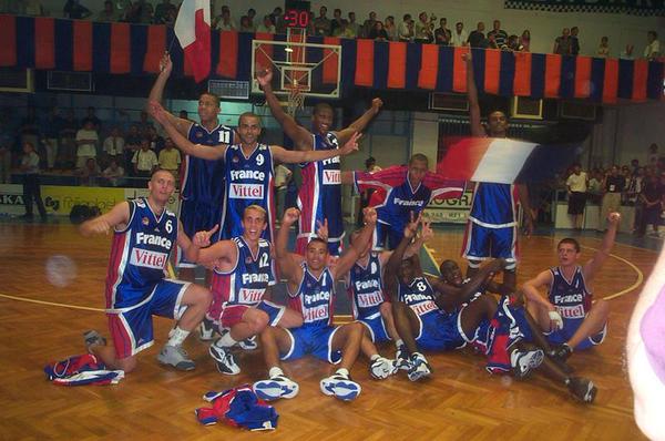 L'équipe de France, championne d'Europe Juniors en 2000 à Zadar en Croatie (c) frenchie-nba59 skyrock.com