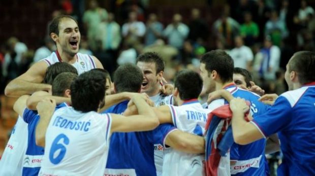 La joie des Serbes après leur victoire en demi (c) RTBF