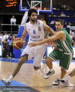 Milos Teodosic contre la Slovénie en demi-finale de l'Euro 2009 (c) Fiba Europe - Castoria - Parausic