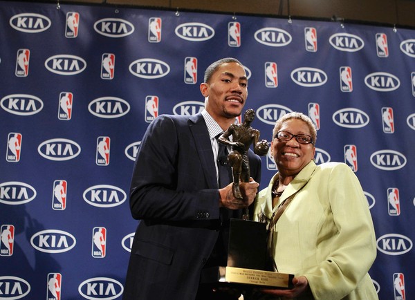 Derrick Rose et sa maman (c) Chris Sweda - Chicago Tribune