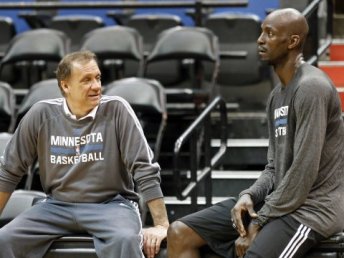 Flip Saunders et Kevin Garnett (c) AP
