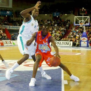 Ian Mahinmi - Pau Orthez en 2006 (c) Ouest-France