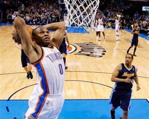 Russell Westbrook au dunk (c) AP Sue Ogrocki