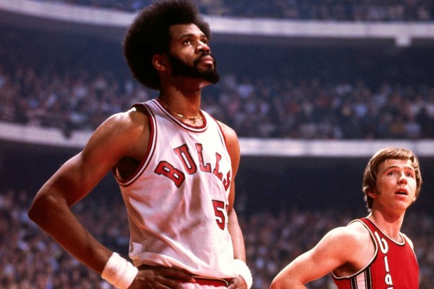 Artis Gilmore avec les Bulls face à Portland au Game du premier tour dans la Conférence Ouest