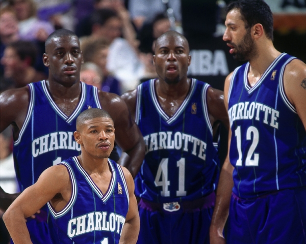 Anthony Mason avec Glen Rice - Vlade Divac et Muggsy Bogues aux Hornets (c) nba.com