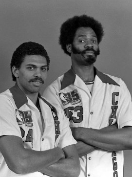 Reggie Theus et Artis Gilmore @ Chicago Tribune