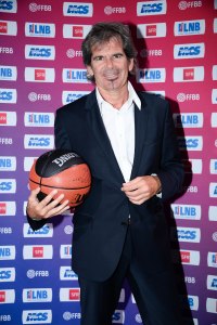 Claude Bergeaud avec ballon (c) Iconsport