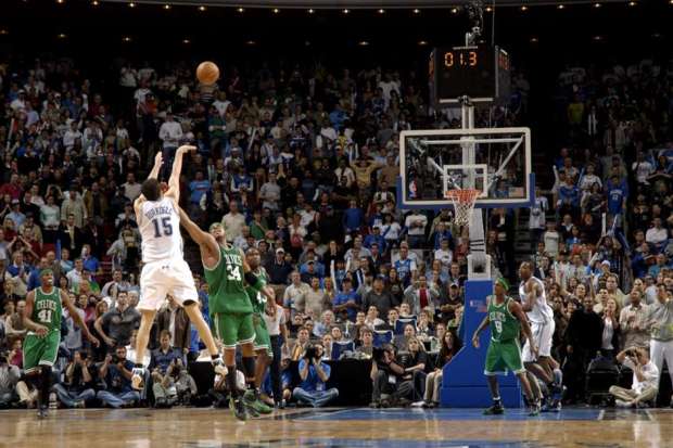 Hedo Turkoglu, son shoot au buzzer avec face à Boston (c) Fernando Medina - NBAE - Getty Images