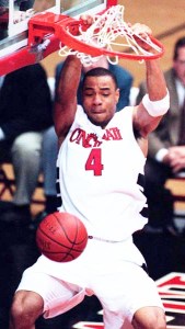 Kenyon Martin au dunk - Cincinnati Bearcats (c) Michael E. Keating