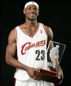 Lebron James - Rookie Of The Year 2004 avec Cleveland (c) genius.com