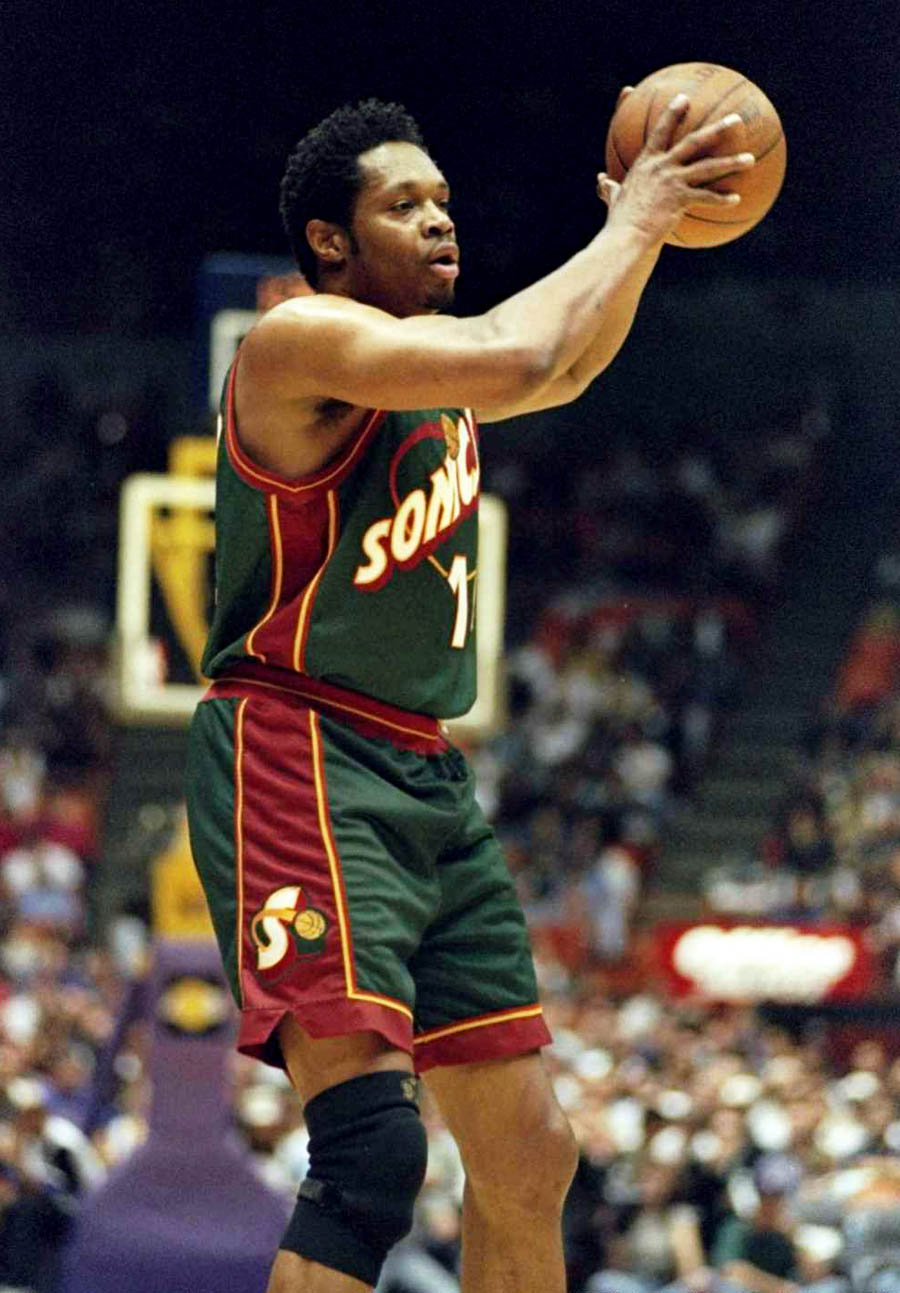 [Record] L’excellent 8/8 à 3-points de Sam Perkins – Basket Retro