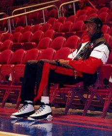 air-jordan-9-white-black-red-retro-2-843x1024