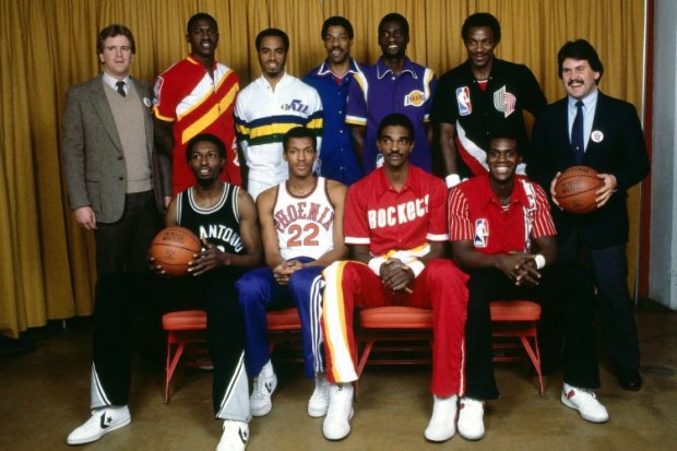 Les participants au concours de dunk en 1984 (de haut en bas) : Wilkins, Griffith, Erving, Cooper, Drexler, Jones, Nance, Sampson et Woolridge (c) Getty
