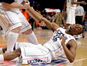 Kemba Walker au sol (c) AP Photo