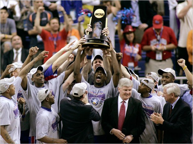 La célébration du titre par les Kansas Jayhawks en 2008 (c) Reuters