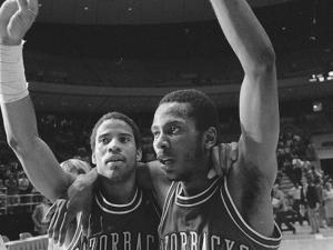 U.S Reed (n°24) et Darrell Walker (n°20) des Arkansas Razorbacks en 1981 (c) AP