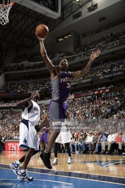Boris Diaw au panier lors du Game 1 Phoenix-Dallas (c) Getty