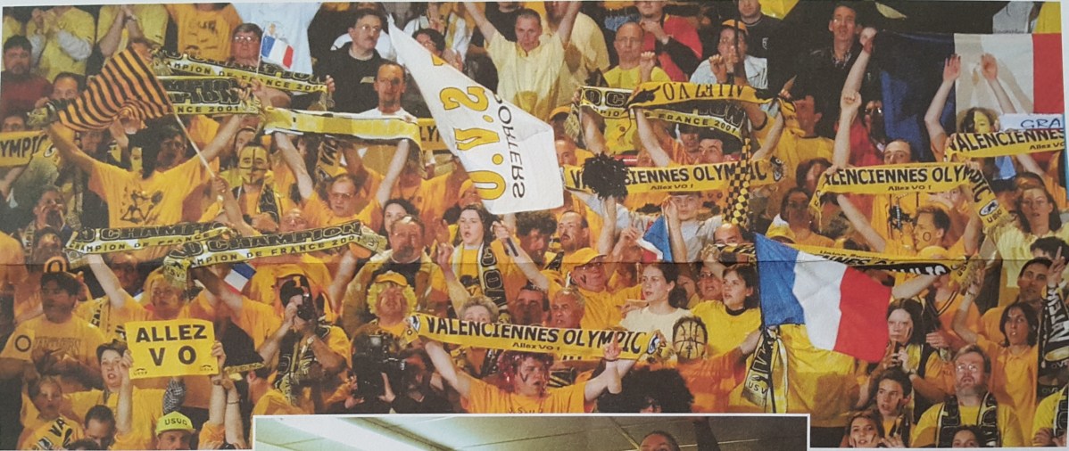 Le Public de Liévin encourage l'USVO (c) Basket News - N°80 - Mai 2002