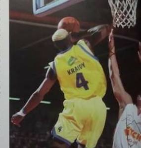 Jean-Marc Kraidy au dunk pour l'ALM Evreux.