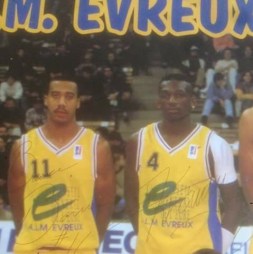 Jean-Marc Kraidy aux côtés de Bruce Bowen à Evreux en 1994-1995.