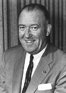 Walter Brown. Créateur des celtics et des Bruins, (1951), il figure aux Hall of Fame basket et Hockey