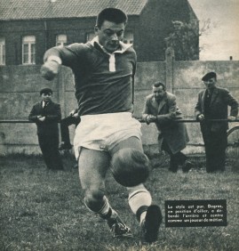  Jean Degros jouant au football (Sport & Vie N°50 – Juillet 1960 – Collection Musée du Basket