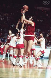 Ouliana Semenova au shoot face aux japonaises aux Jeux de Montréal en 1976.