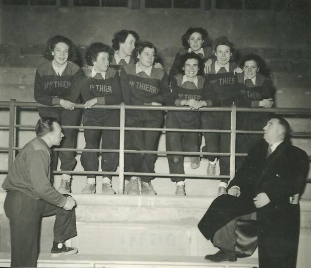 Maurice Girardot et Roger Belin encadrent leur équipe.