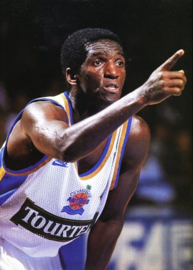 Ok les gars, j'ai vérifié sur la carte, le titre de champion c'est par là bas.