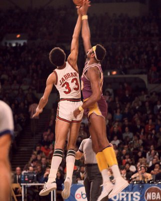 kareem-abdul-jabbar-vs-wilt-chamberlain-jump-ball-retro-images-archive