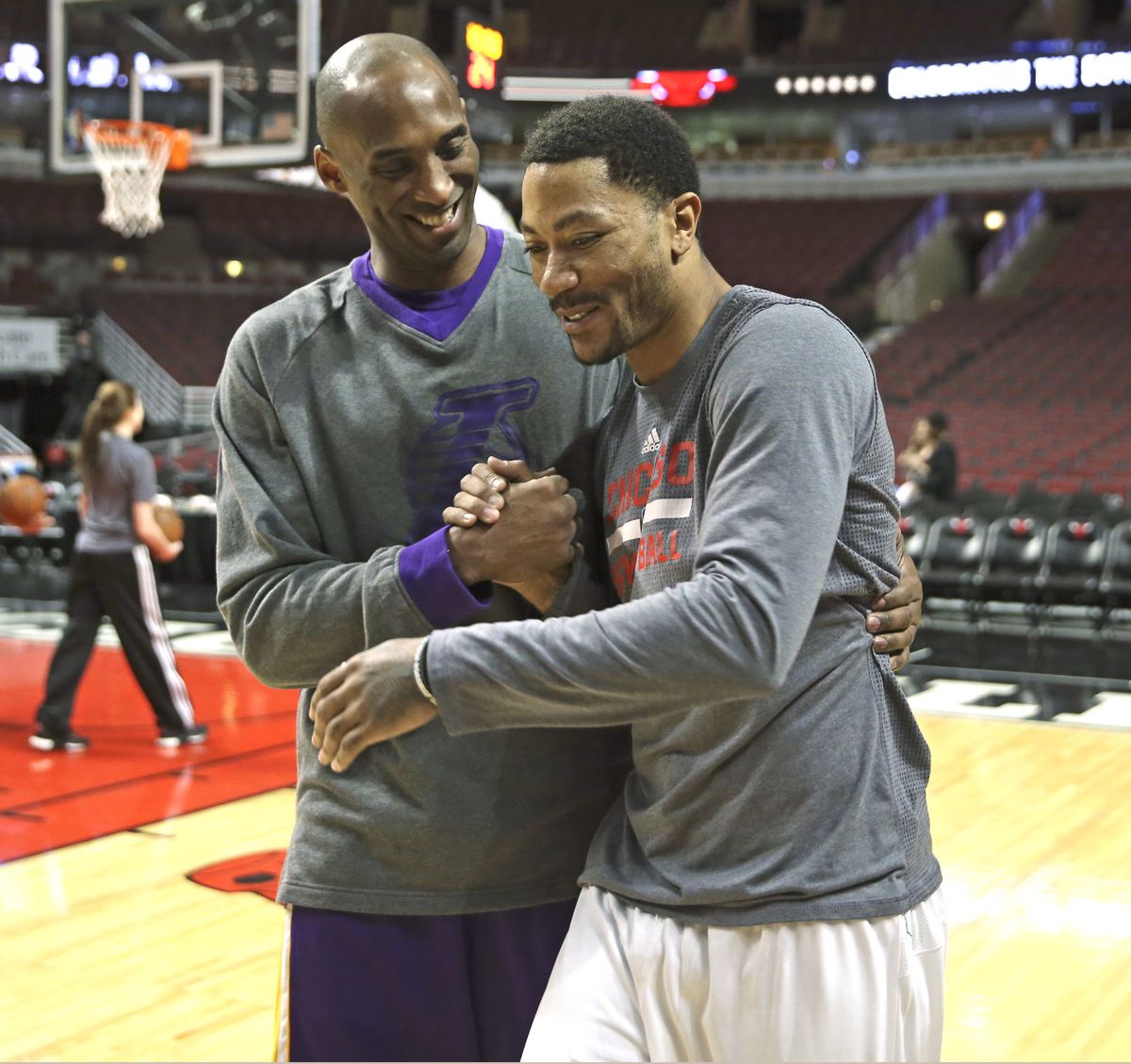 ct-kobe-bryant-derrick-rose-rosenbloom-20160222