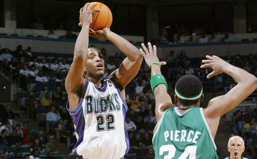 Michael-Redd-Bucks2002