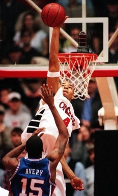 kenyon-martin-cincinnati-block