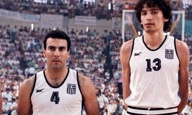 portrait-panagiotis-fasoulas-le-pilier-du-temple-grec-basket-retro